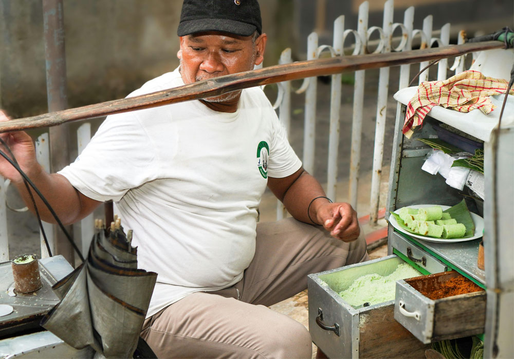 Putu Cake